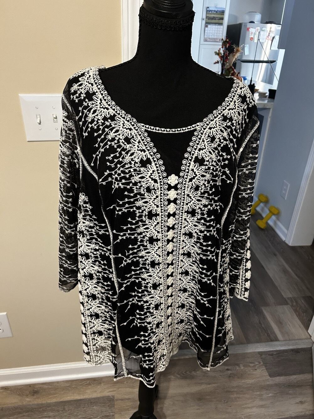 Est. 1946 Boho , Festival 3/4 Sleeve Black & Ecru Embroidered Tunic Sz 1X NWOT